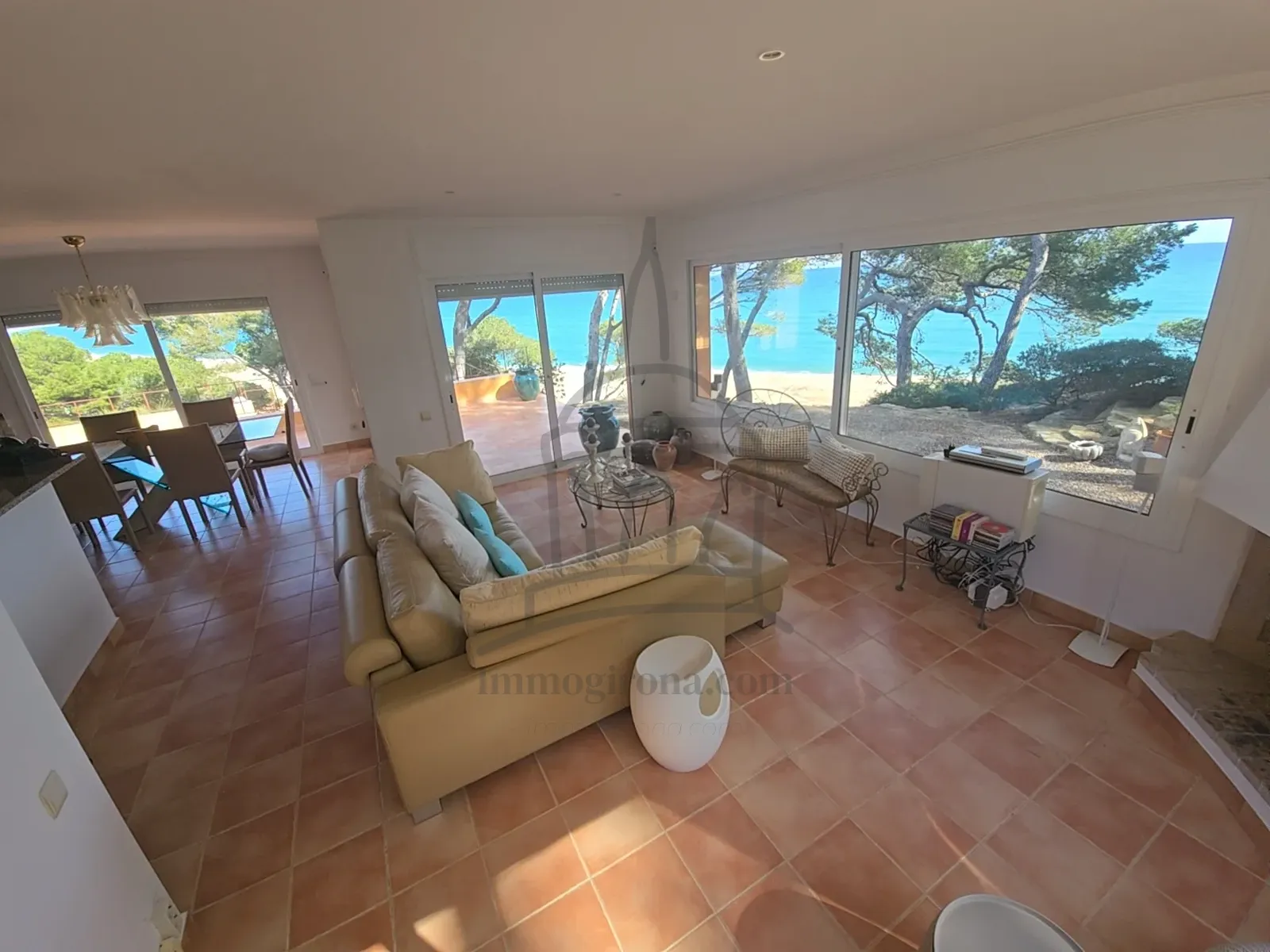 Espectacular casa a primeríssima línia de mar al límit entre Pals i Begur