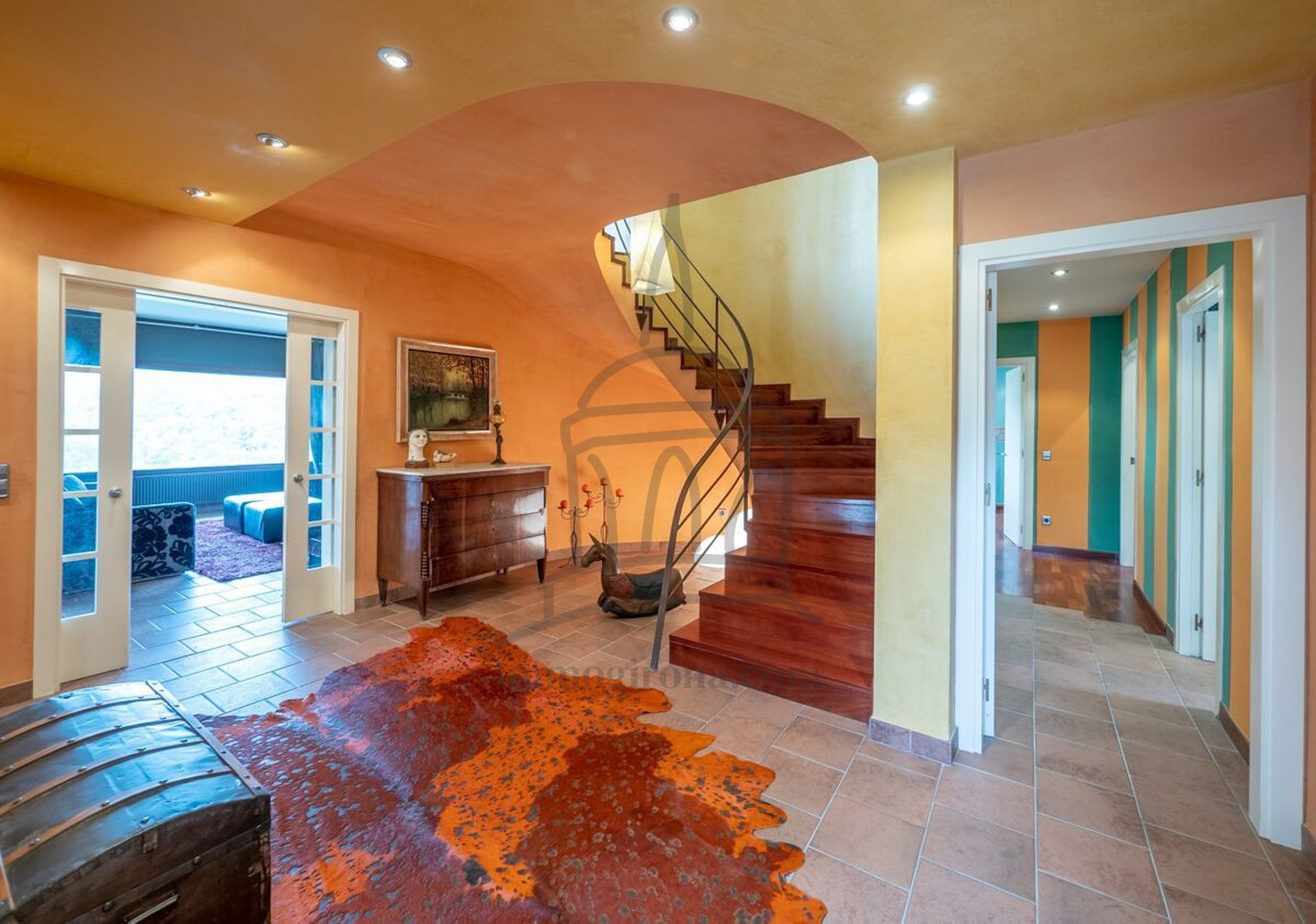 Luxury house in Bescanó - 450 m² built, 1,500 m² landscaped and 40,000 m² of land