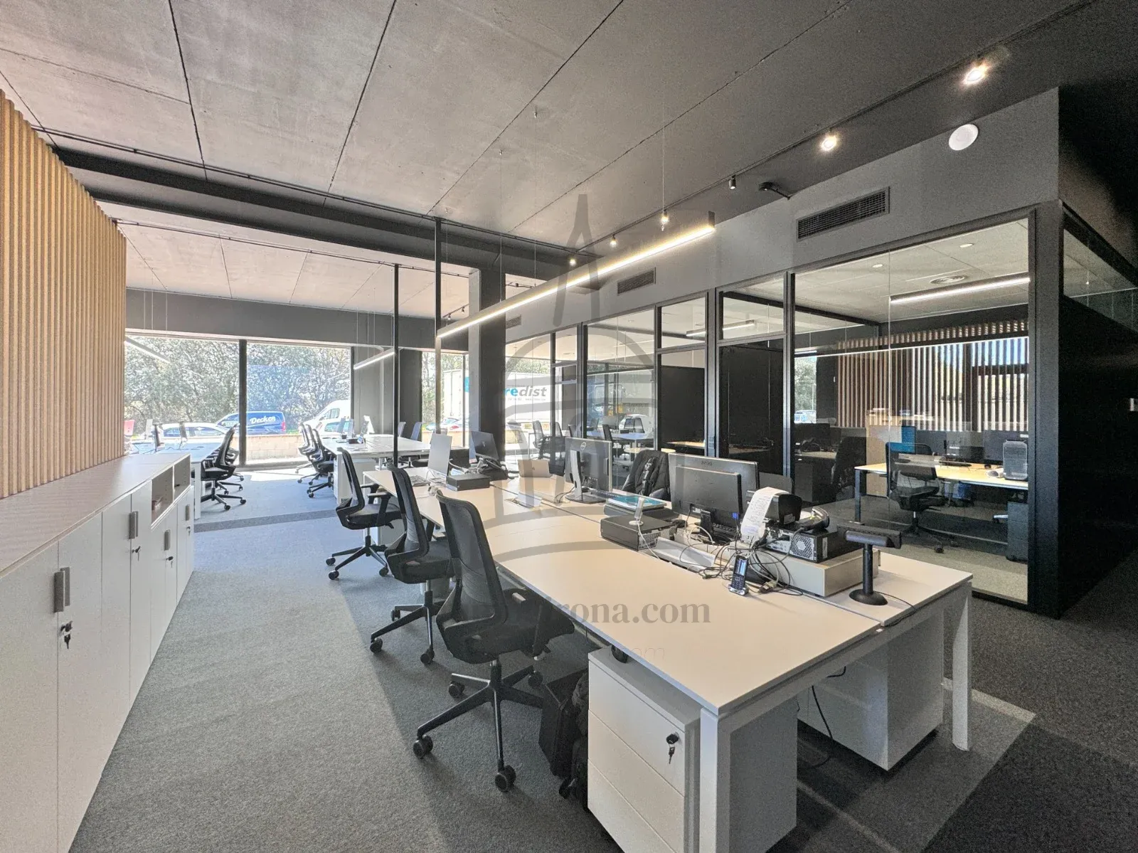 Industrieschiff mit Büros, Lagerhaus und Altillo - Diagramm von 868 m² im Polygon von Domeny (Girona)