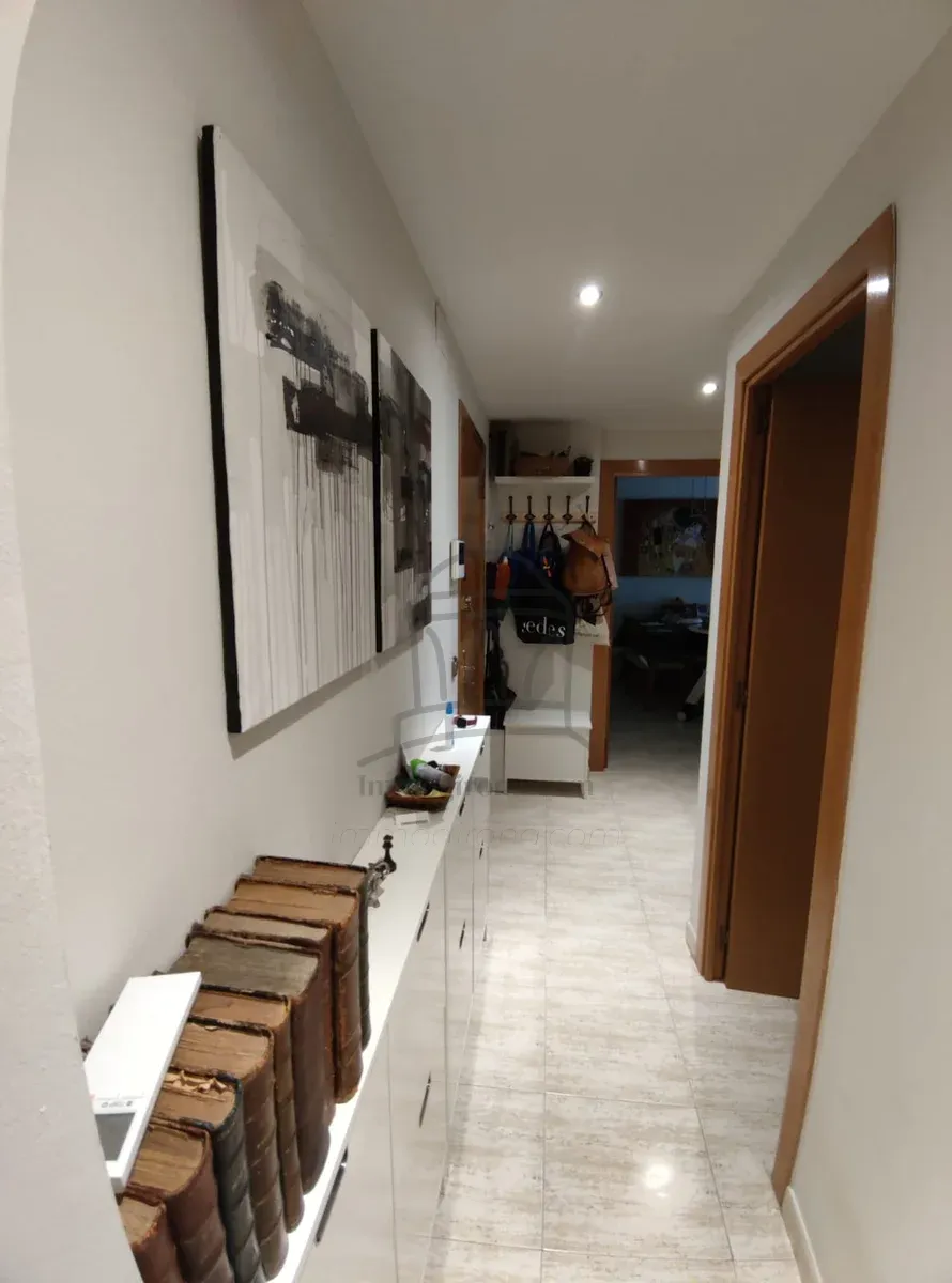 🏡 Appartamento in affitto a Girona, esposto a sud e con terrazza – Luce naturale e spazio per tutta la famiglia