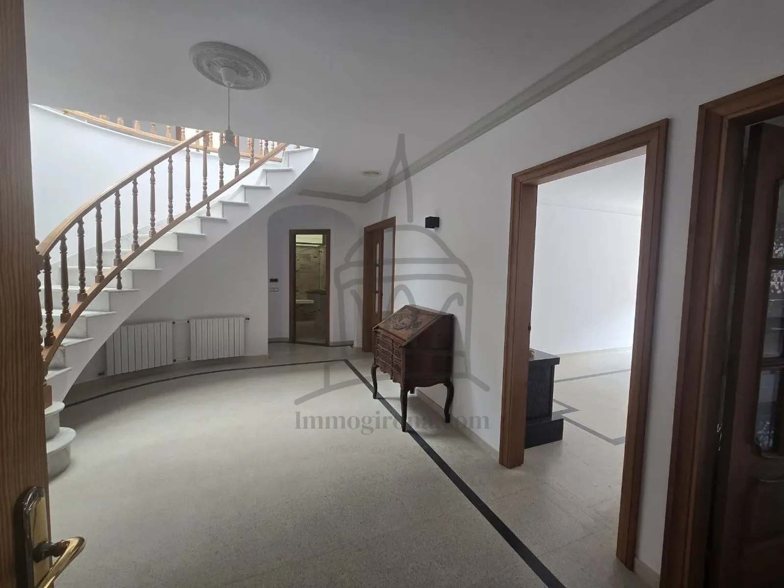 🏡 UNIQUE OPPORTUNITY IN ANGLES! Spacious House with Parking and Option of Additional Building Land 🌳