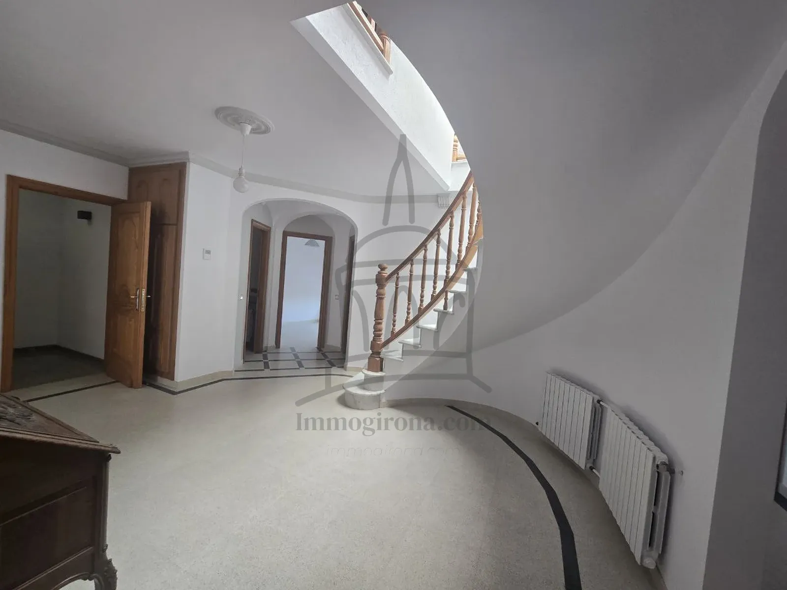 🏡 UNIQUE OPPORTUNITY IN ANGLES! Spacious House with Parking and Option of Additional Building Land 🌳