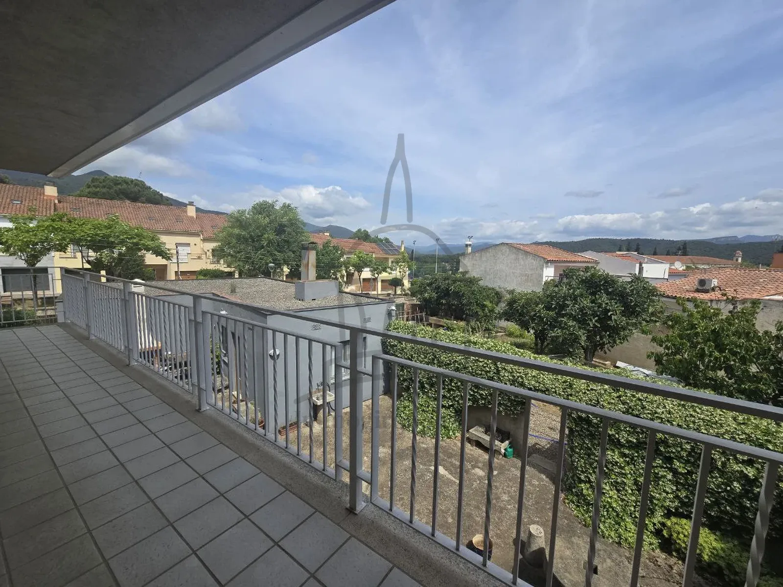 🏡 UNIQUE OPPORTUNITY IN ANGLES! Spacious House with Parking and Option of Additional Building Land 🌳