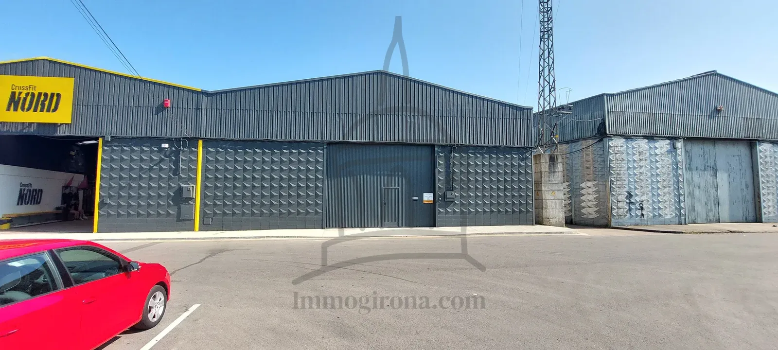 Rented warehouse with possible overhead crane, high ceilings and no loft, very open.