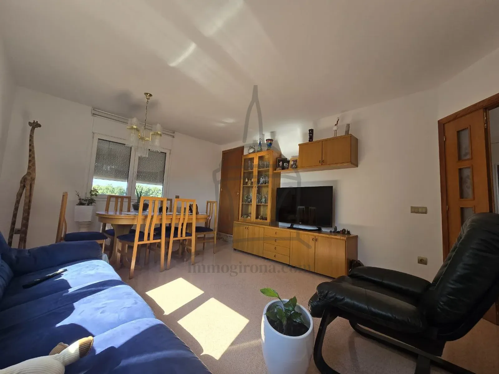 Casa con jardín, ascensor y espacios amplios en Melianta