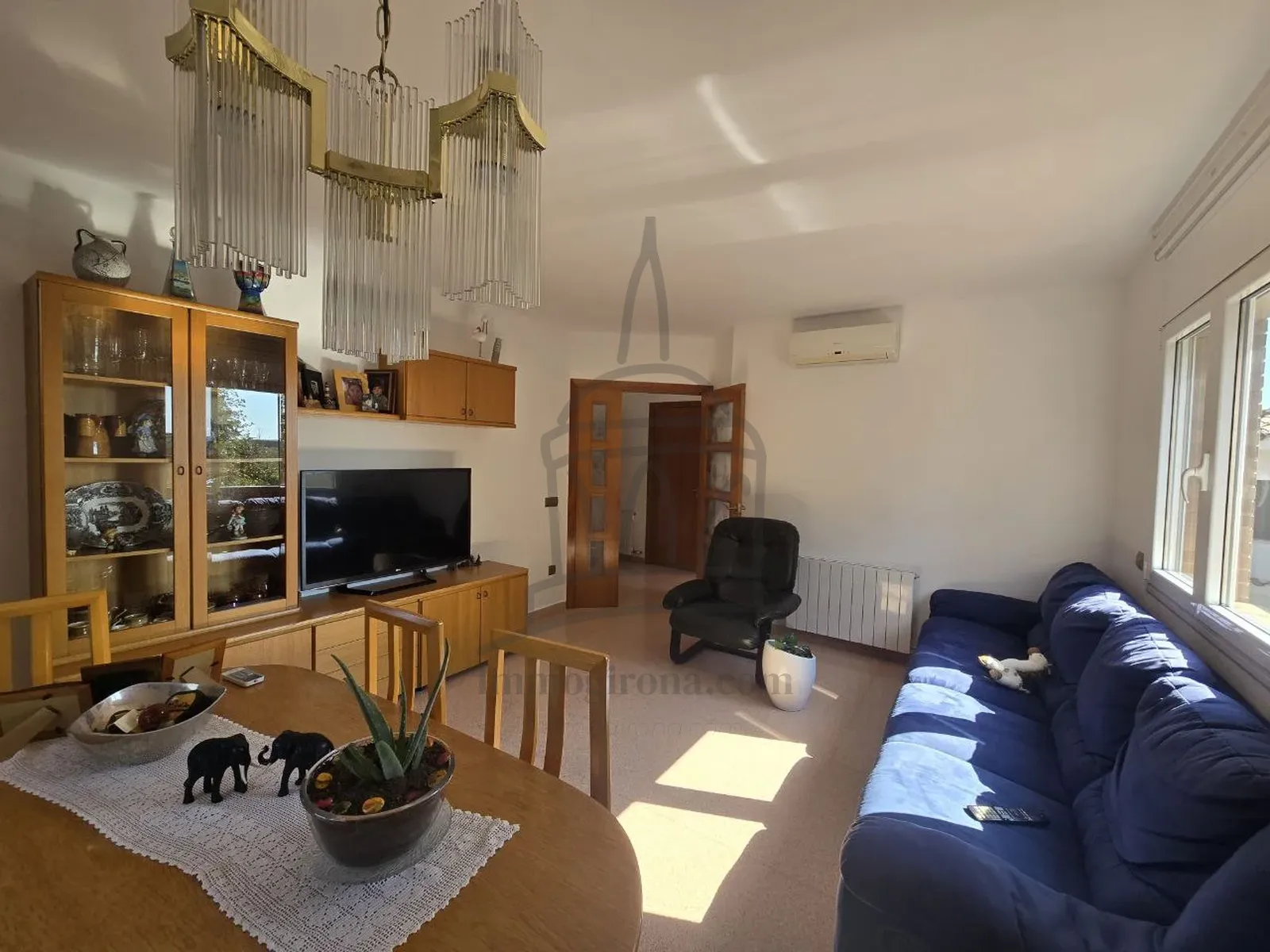 Casa con jardín, ascensor y espacios amplios en Melianta