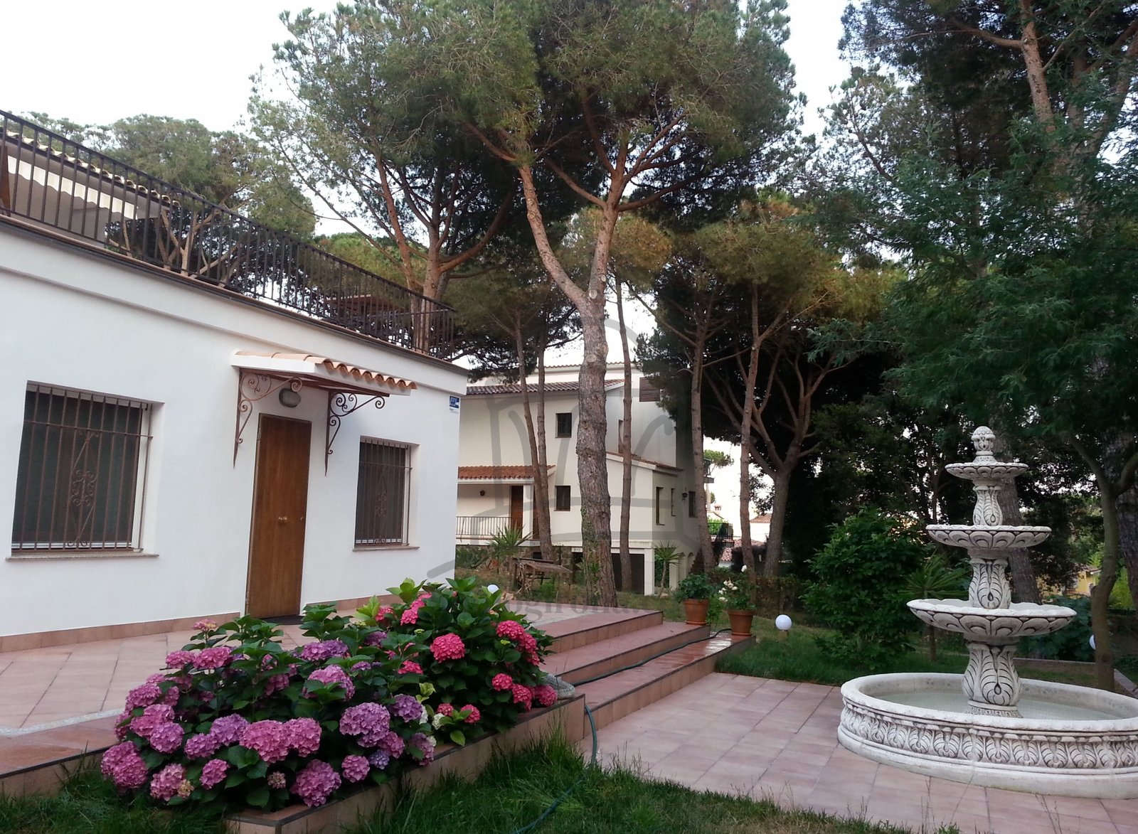 Exclusiva Casa Independent amb Jardí Espaiós