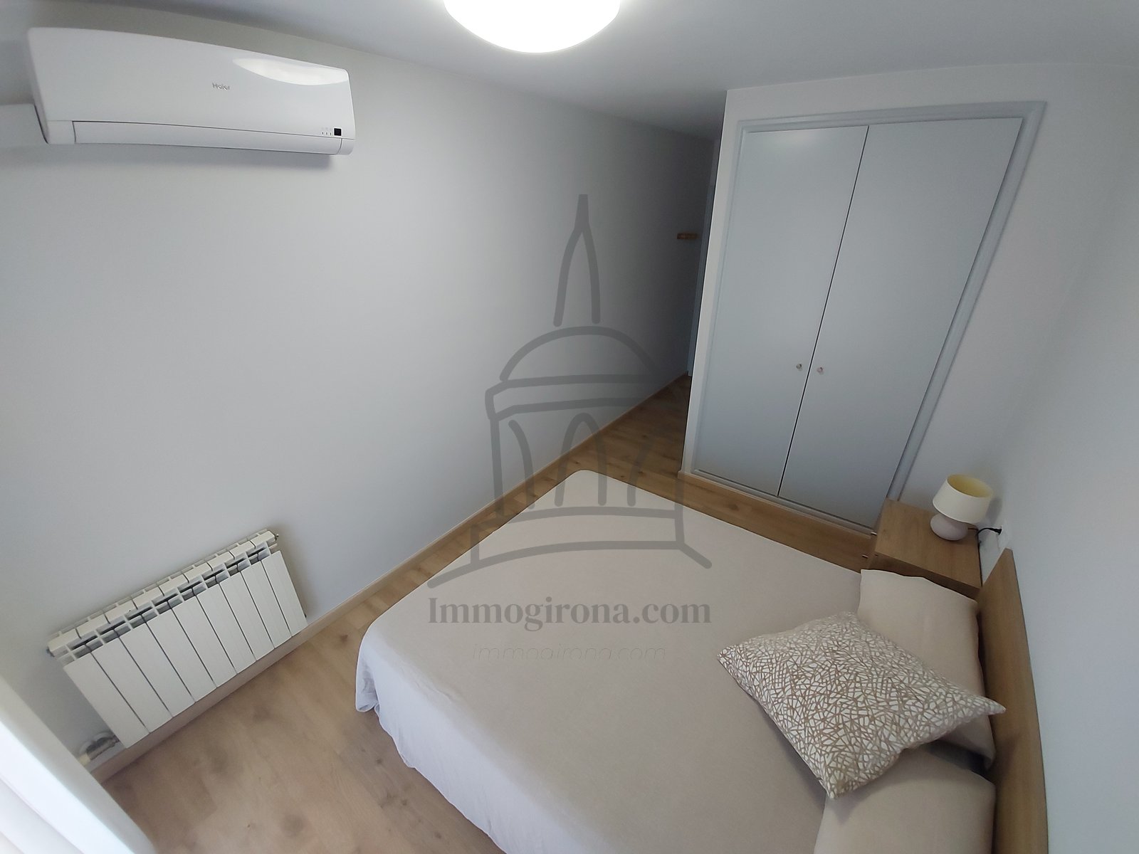 Piso de alquiler a precio regulado en Lluís Pericot Girona de 2 habitaciones dobles y una sencilla!
