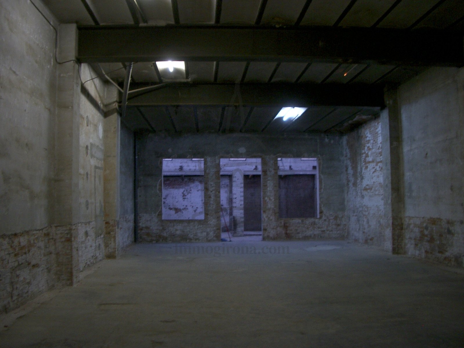 Построены коммерческие помещения площадью 240 м², в самом центре города.