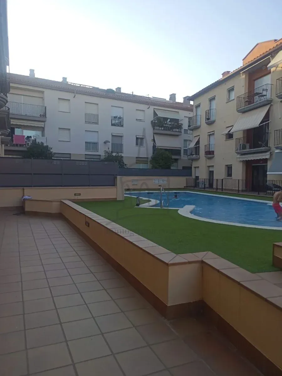 🏡 Appartement te koop in het centrum van Palamós, 2 slaapkamers, gemeenschappelijk zwembad en onovertroffen locatie!
